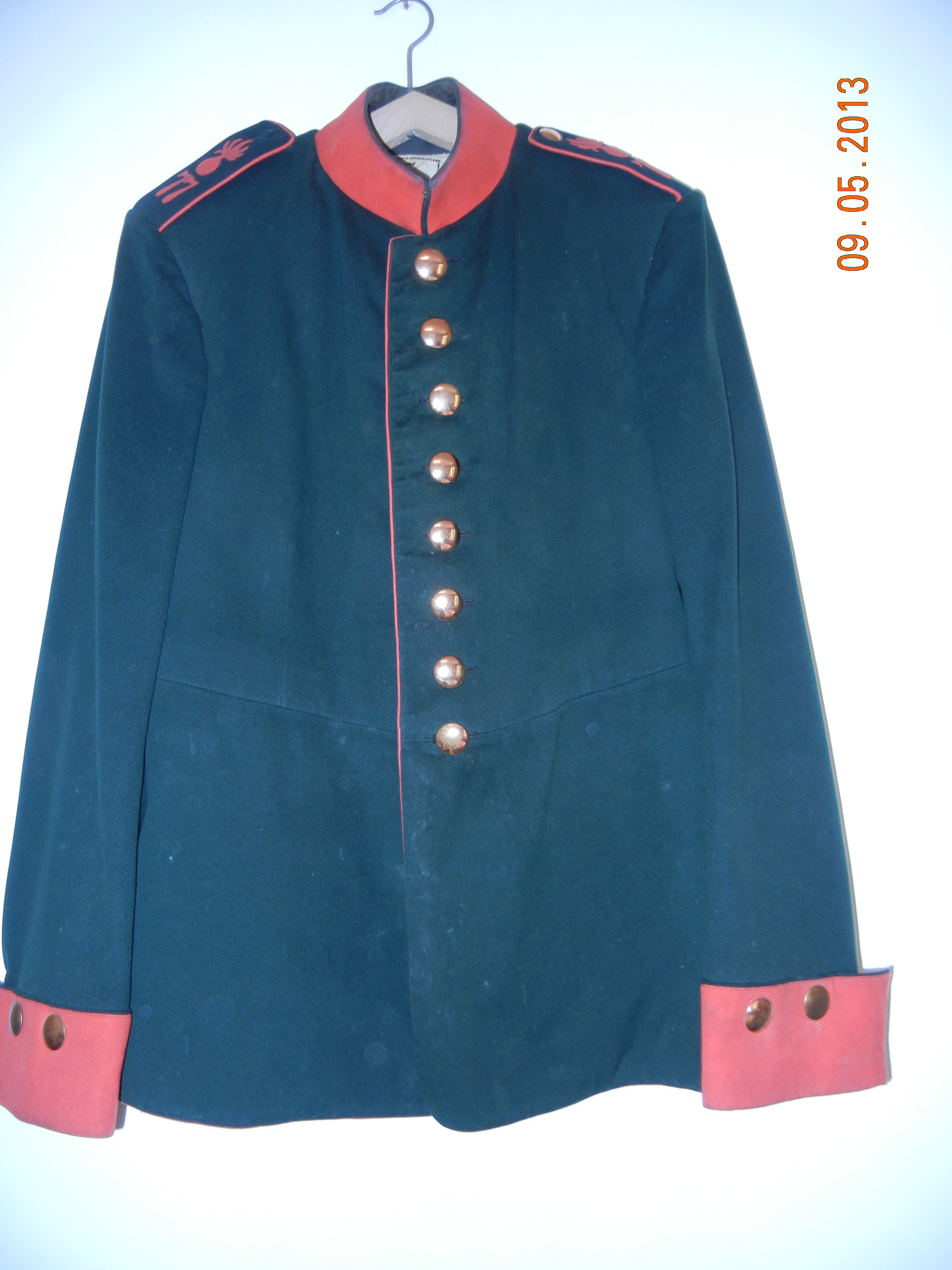Uniform-jacke 1.W.K  vert foncé, épaulettes vertes, avec n° 77 avec grenade de couleur rouge